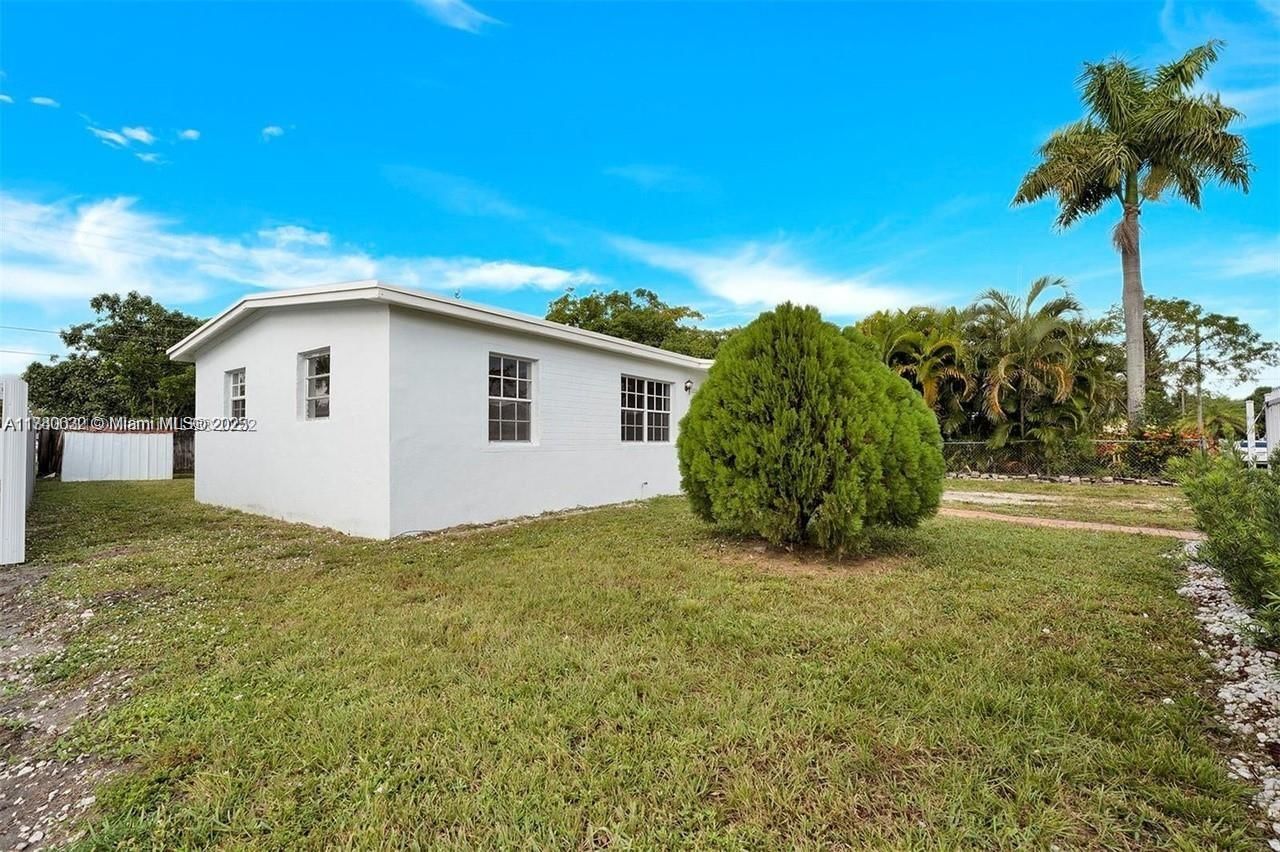 Real estate property located at 3900 47th Ave, Broward, Lake Forest Sec 3, West Park, FL
