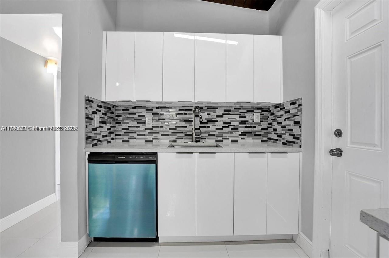 Real estate property located at 3900 47th Ave, Broward, Lake Forest Sec 3, West Park, FL