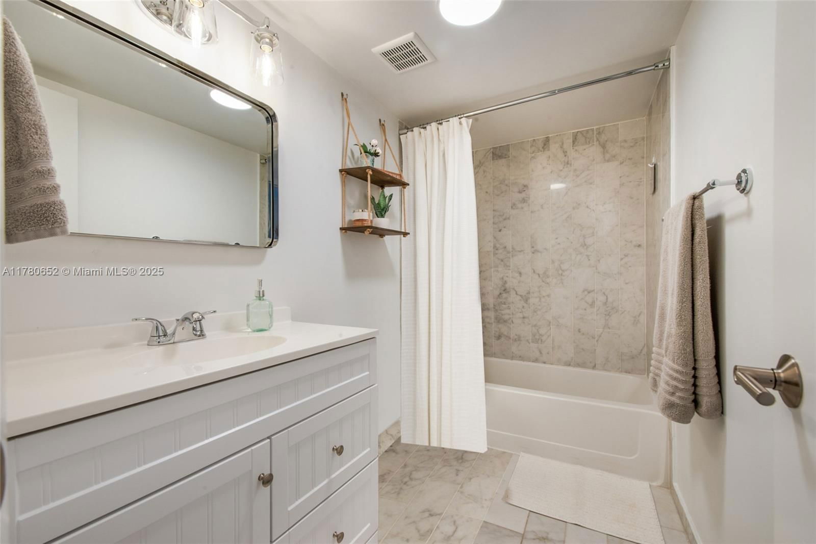 Real estate property located at 10117 77th Ct, Miami-dade, Dadeland Cove Sec 2, Miami, FL