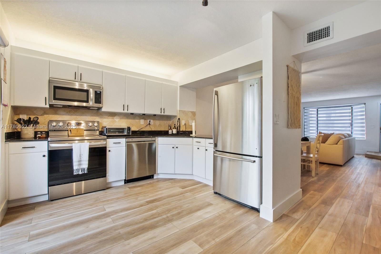 Real estate property located at 10117 77th Ct, Miami-dade, Dadeland Cove Sec 2, Miami, FL