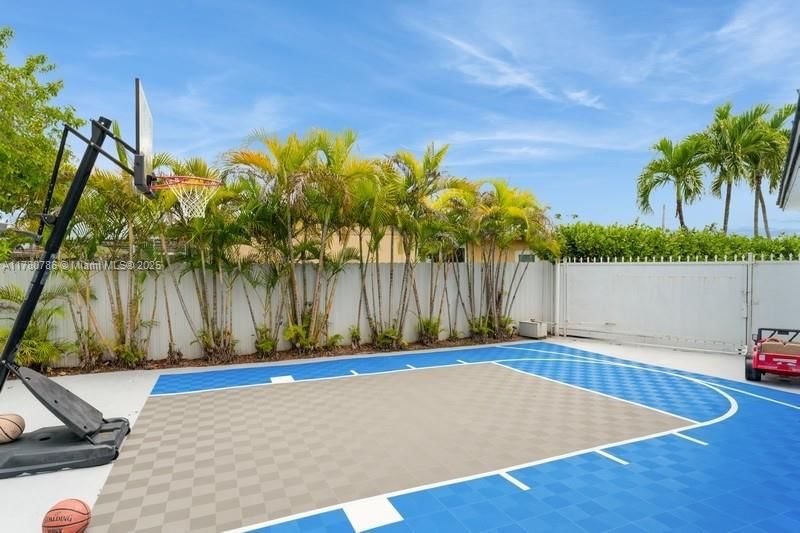 Real estate property located at 12555 31st St, Miami-dade, Southern Estates 9th Addn, Miami, FL