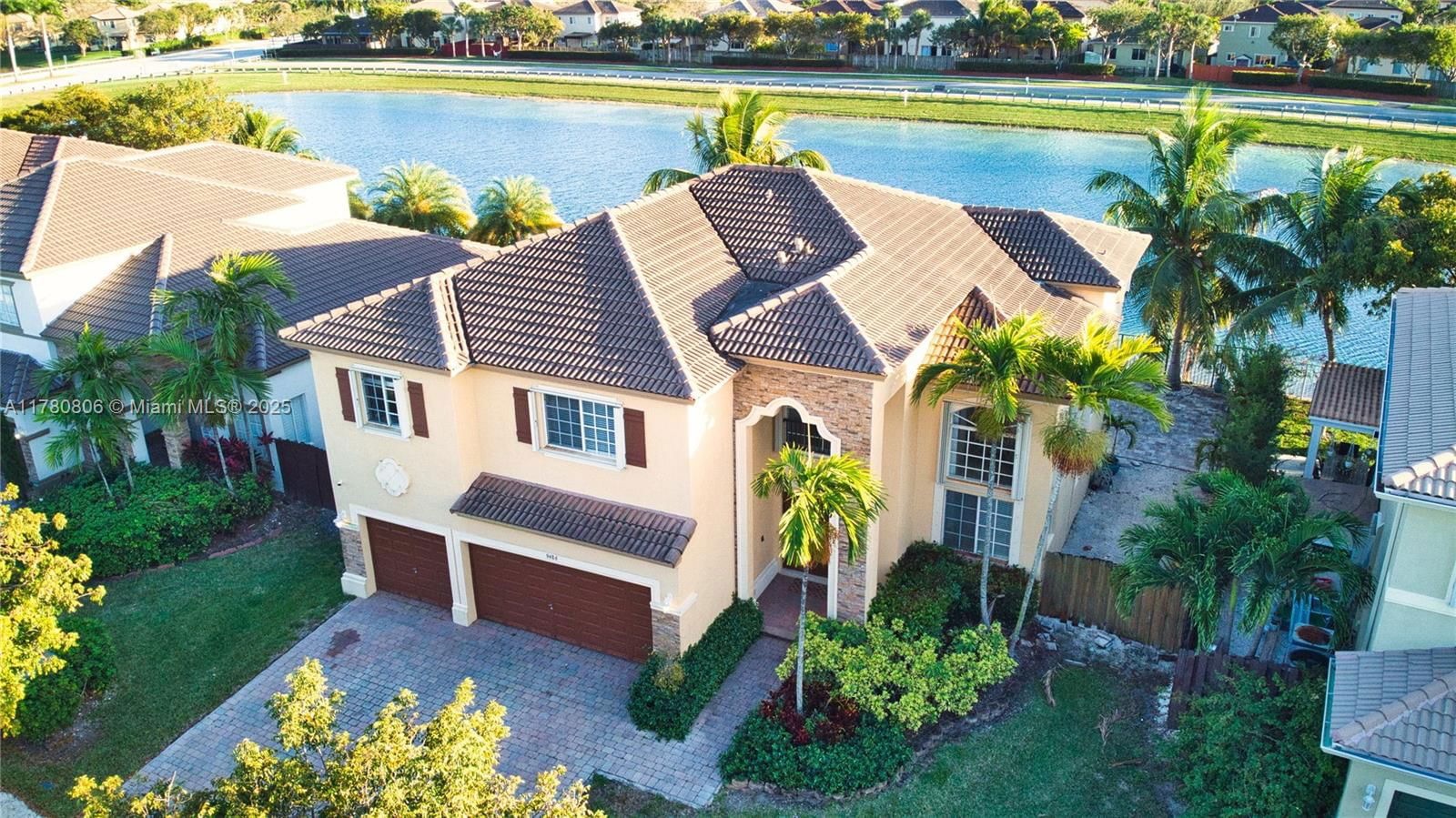 Real estate property located at 9486 222nd Ln, Miami-dade, Lakes By The Bay Amber, Cutler Bay, FL