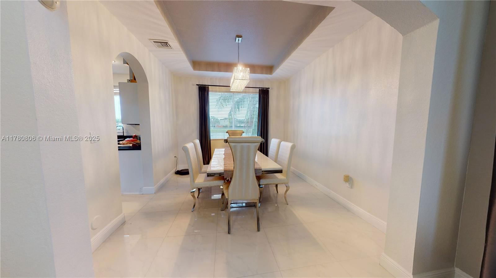 Real estate property located at 9486 222nd Ln, Miami-dade, Lakes By The Bay Amber, Cutler Bay, FL