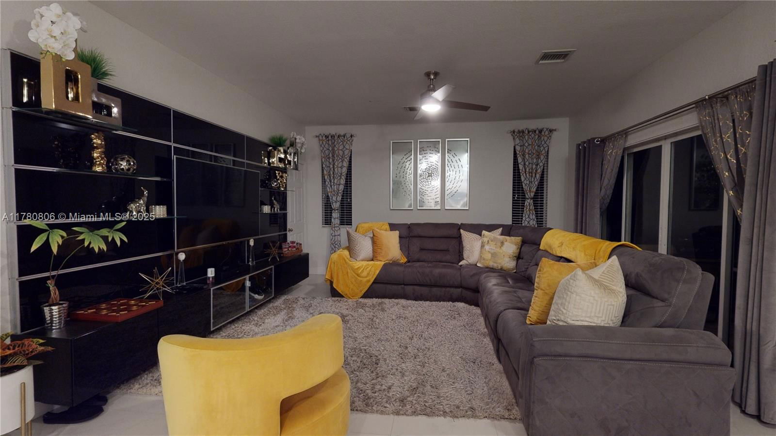 Real estate property located at 9486 222nd Ln, Miami-dade, Lakes By The Bay Amber, Cutler Bay, FL