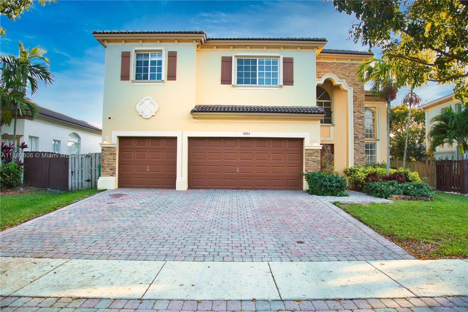 Real estate property located at 9486 222nd Ln, Miami-dade, Lakes By The Bay Amber, Cutler Bay, FL
