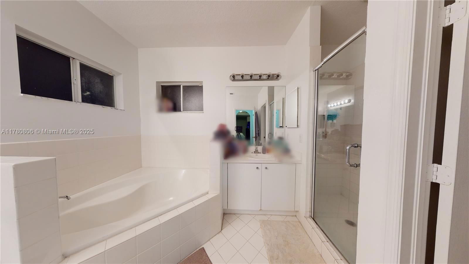 Real estate property located at 9486 222nd Ln, Miami-dade, Lakes By The Bay Amber, Cutler Bay, FL