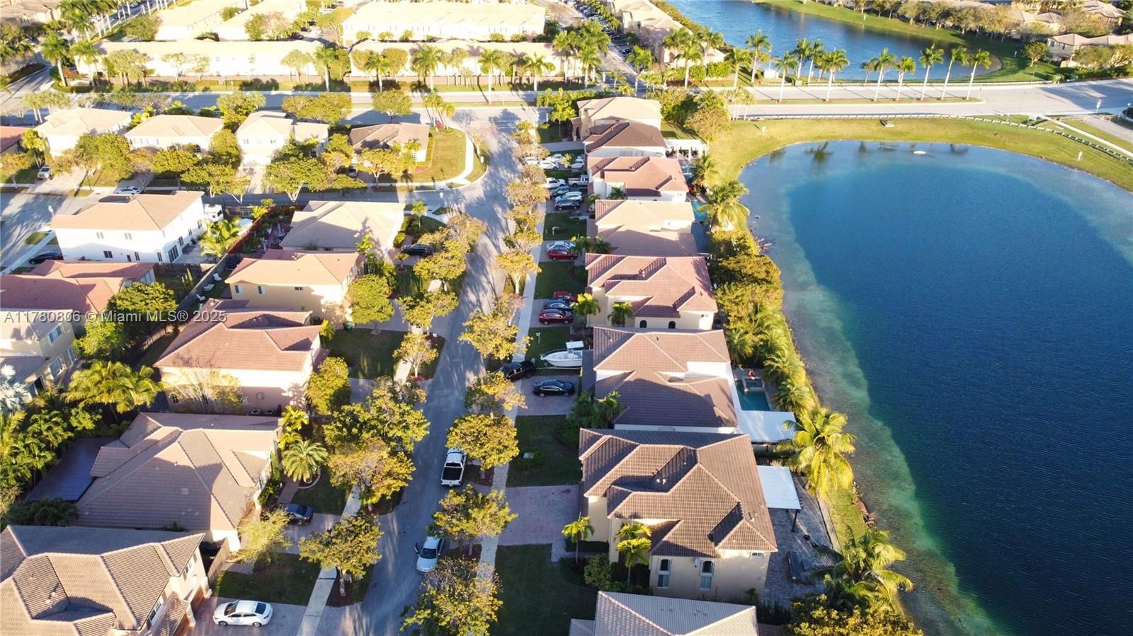 Real estate property located at 9486 222nd Ln, Miami-dade, Lakes By The Bay Amber, Cutler Bay, FL