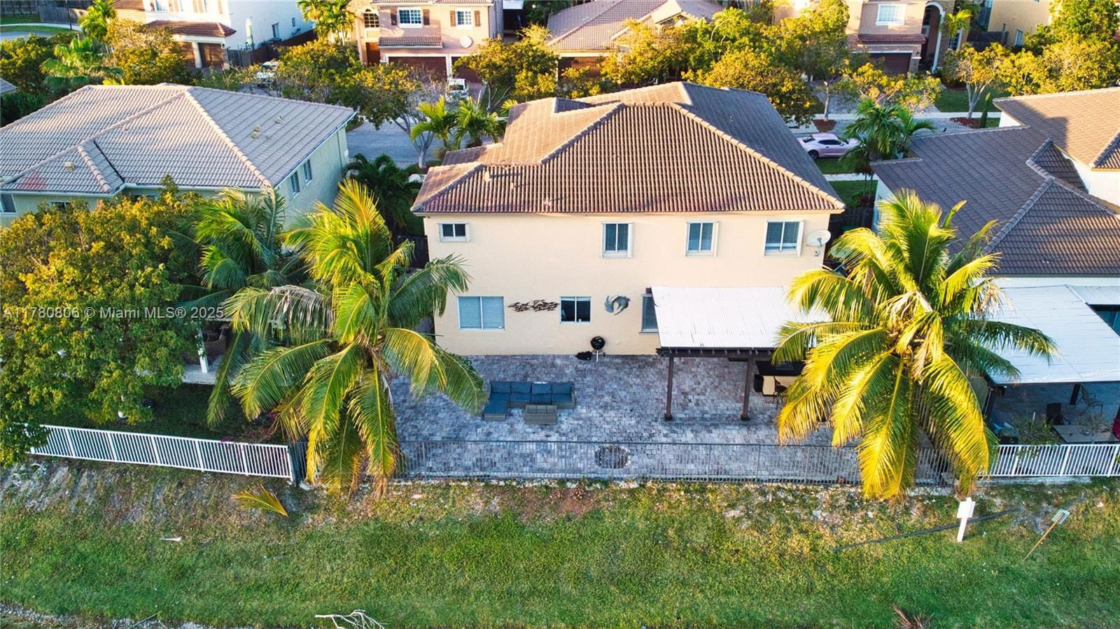 Real estate property located at 9486 222nd Ln, Miami-dade, Lakes By The Bay Amber, Cutler Bay, FL