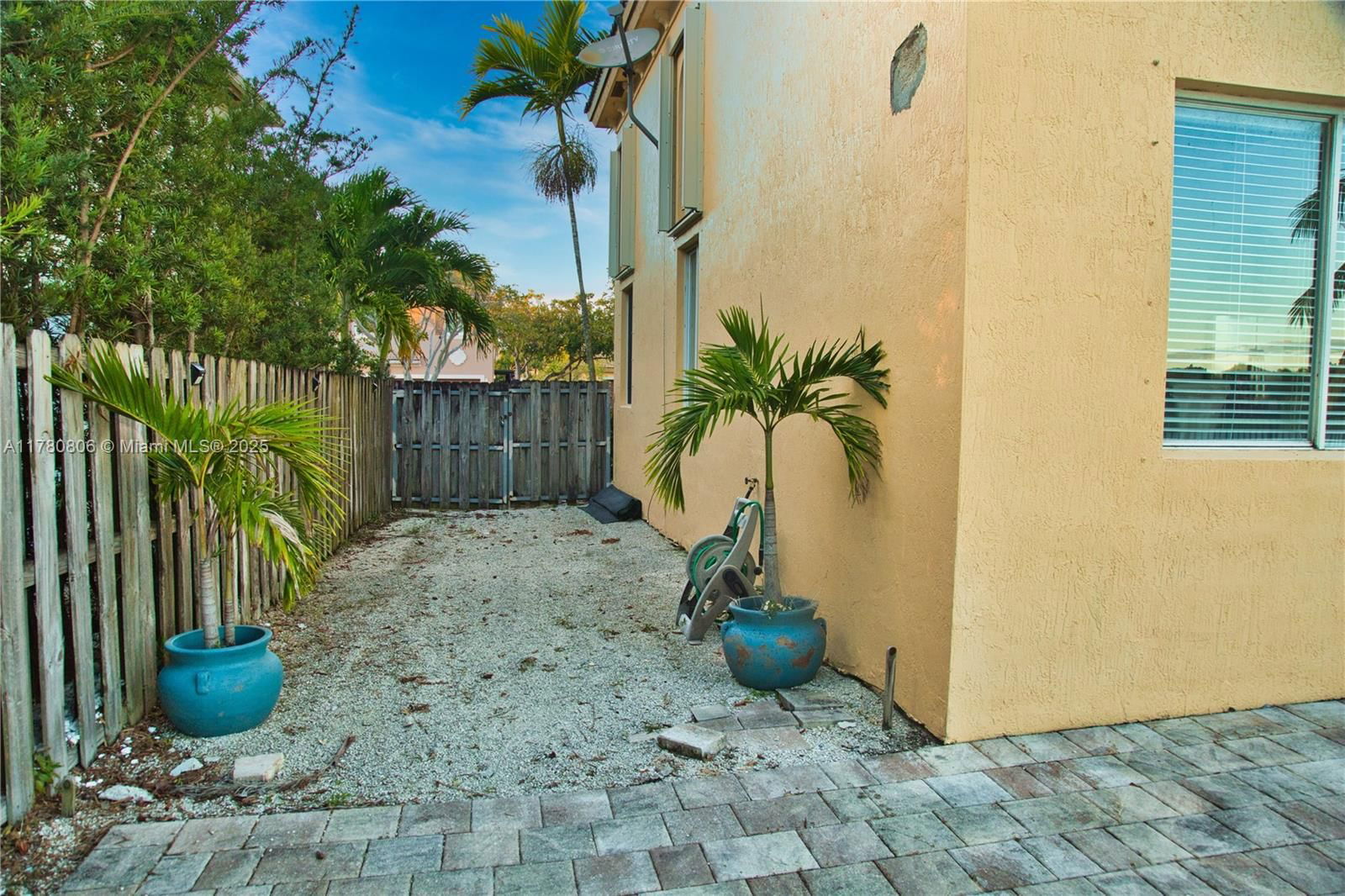 Real estate property located at 9486 222nd Ln, Miami-dade, Lakes By The Bay Amber, Cutler Bay, FL