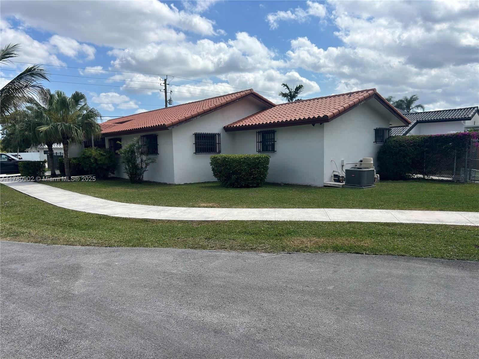 Real estate property located at , Miami-dade, Los Calle Sub, Miami, FL