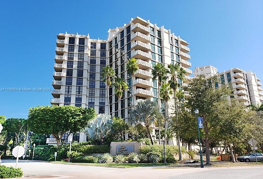 Real estate property located at 1121 Crandon Blvd D206, Miami-dade, Towers Of Key Biscayne Co, Key Biscayne, FL