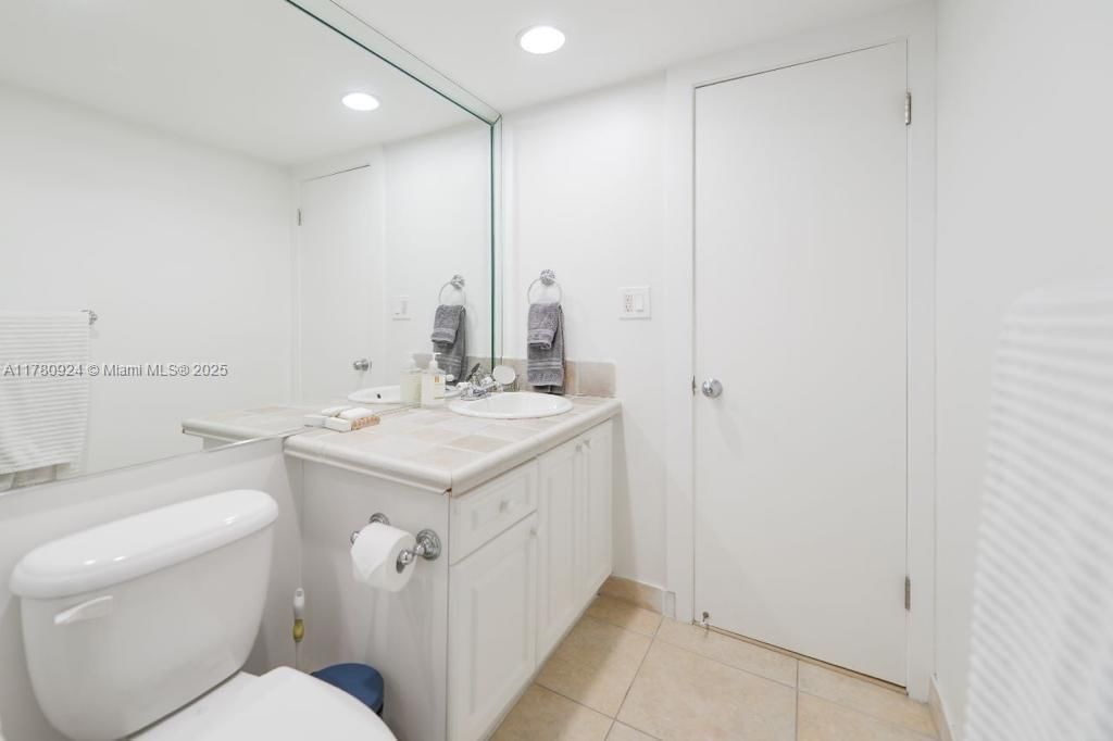 Real estate property located at 1121 Crandon Blvd D206, Miami-dade, Towers Of Key Biscayne Co, Key Biscayne, FL