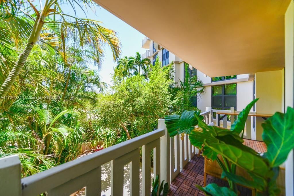 Real estate property located at 1121 Crandon Blvd D206, Miami-dade, Towers Of Key Biscayne Co, Key Biscayne, FL
