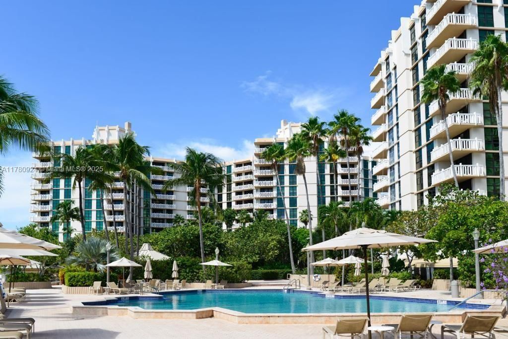Real estate property located at 1121 Crandon Blvd D206, Miami-dade, Towers Of Key Biscayne Co, Key Biscayne, FL