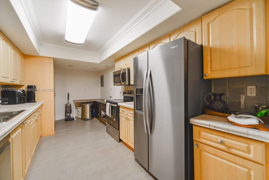 Real estate property located at 1121 Crandon Blvd D206, Miami-dade, Towers Of Key Biscayne Co, Key Biscayne, FL