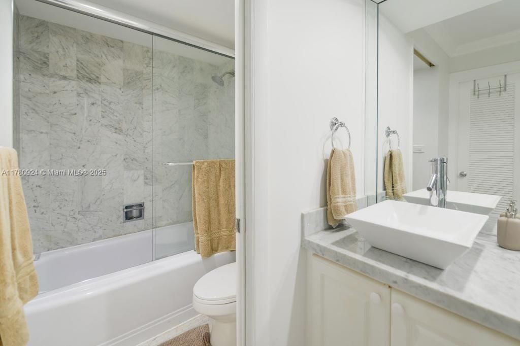 Real estate property located at 1121 Crandon Blvd D206, Miami-dade, Towers Of Key Biscayne Co, Key Biscayne, FL