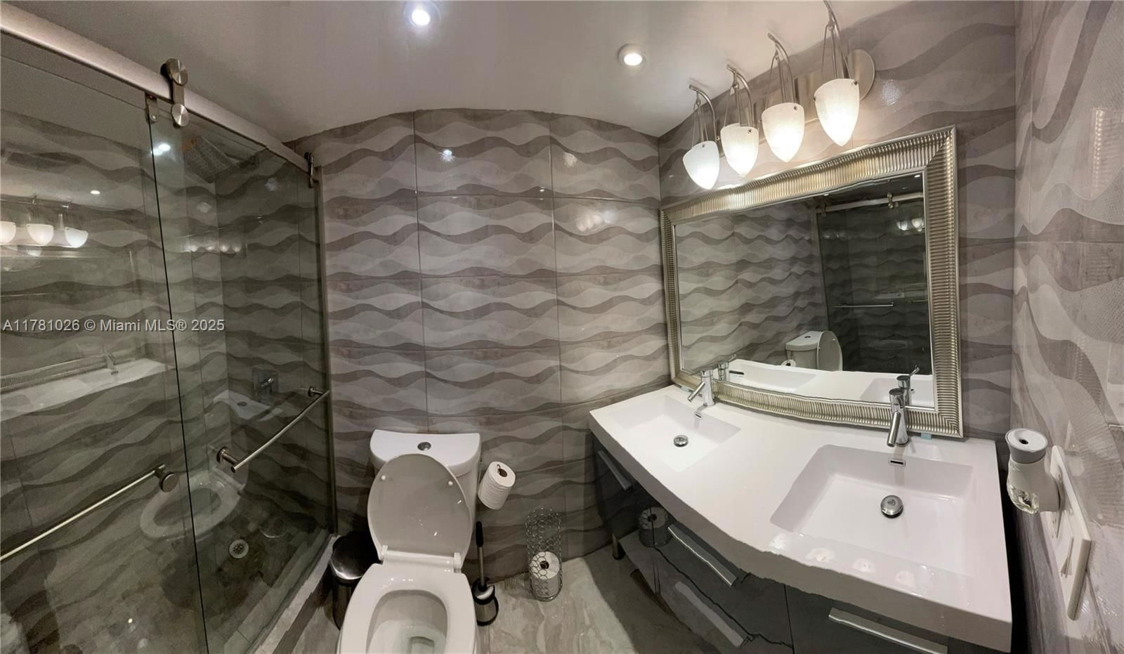 Real estate property located at 2655 Collins Ave #1407, Miami-dade, Mirasol Ocean Towers Cond, Miami Beach, FL