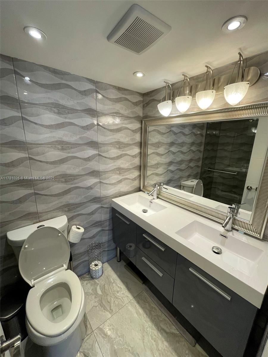Real estate property located at 2655 Collins Ave #1407, Miami-dade, Mirasol Ocean Towers Cond, Miami Beach, FL