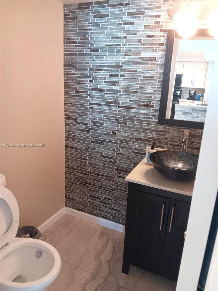 Real estate property located at 2655 Collins Ave #1407, Miami-dade, Mirasol Ocean Towers Cond, Miami Beach, FL
