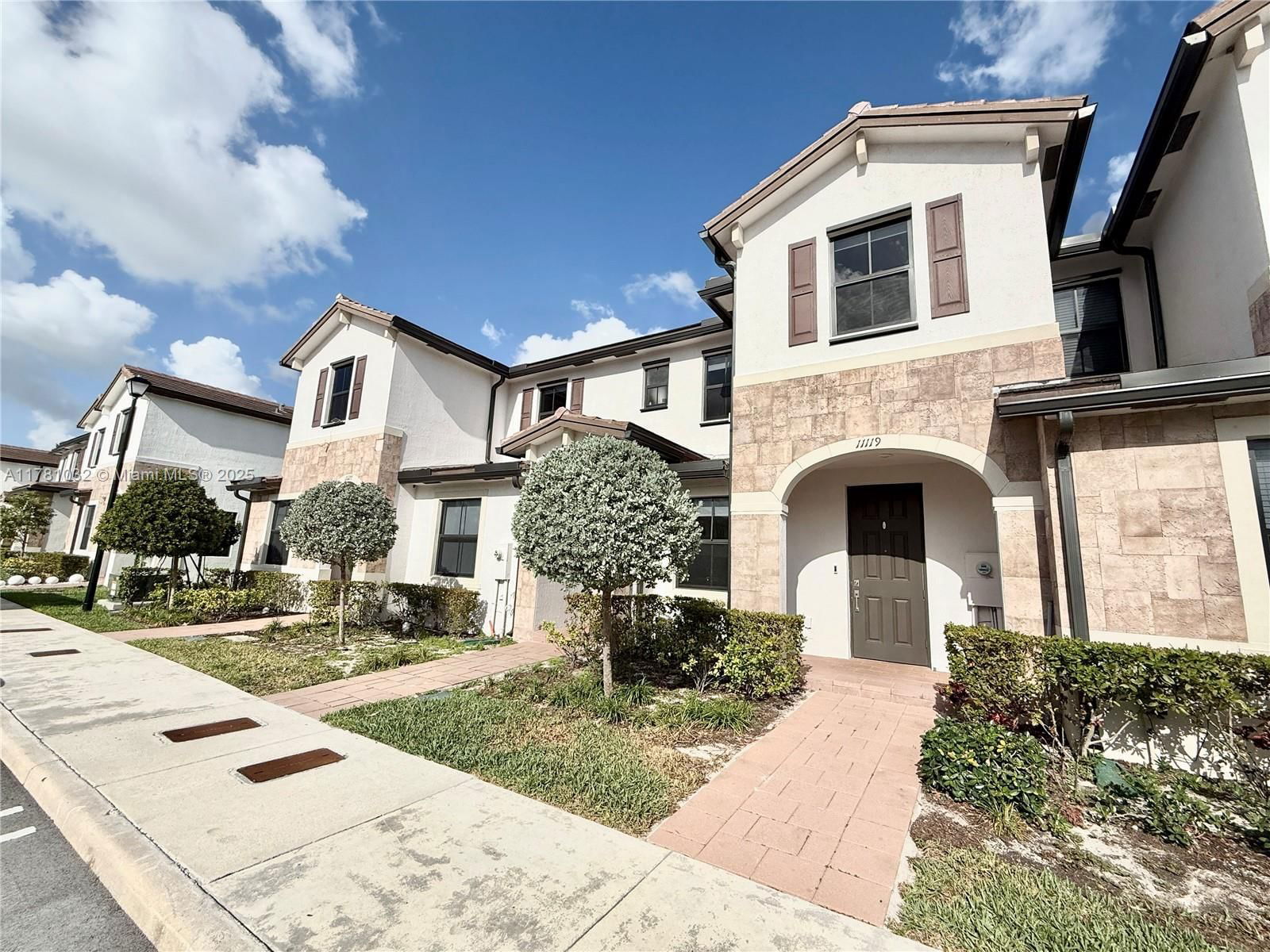 Real estate property located at 11119 34th Way, Miami-dade, Aquabella North, Hialeah, FL