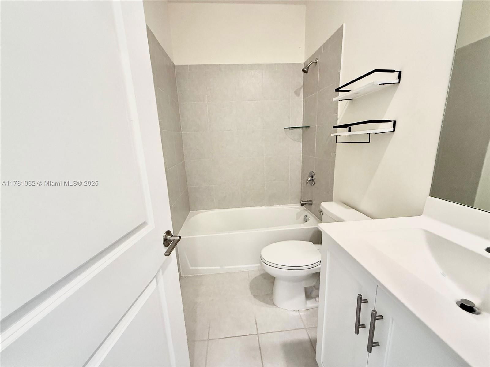 Real estate property located at 11119 34th Way, Miami-dade, Aquabella North, Hialeah, FL