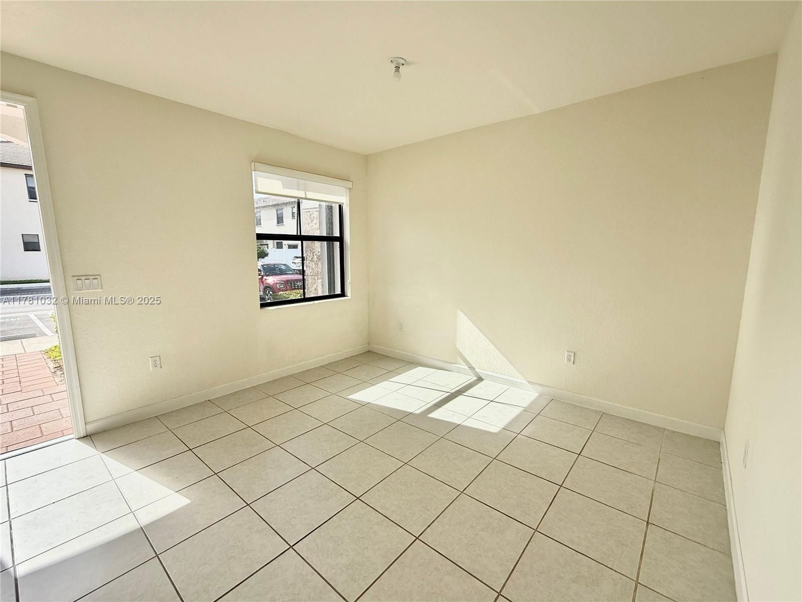 Real estate property located at 11119 34th Way, Miami-dade, Aquabella North, Hialeah, FL