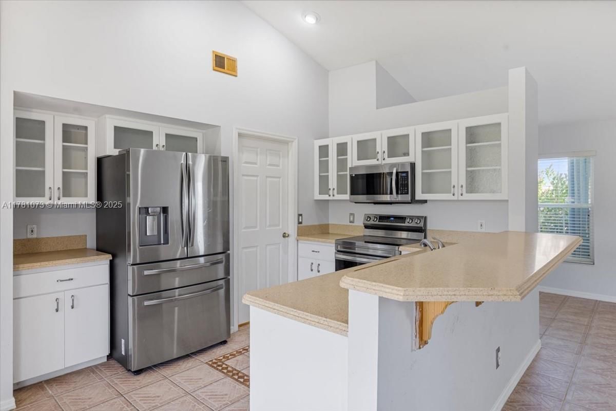 Real estate property located at 205 19 Ter, Lee, Cape Coral, Cape Coral, FL