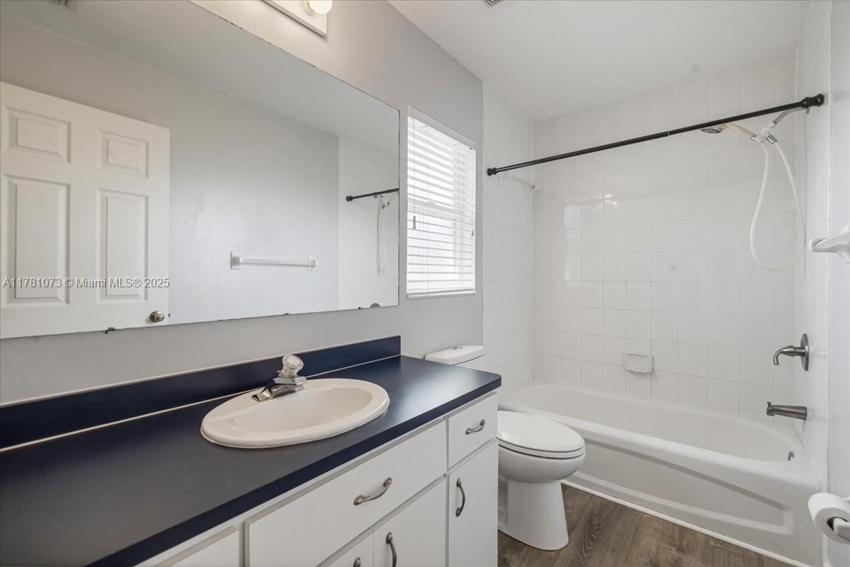 Real estate property located at 205 19 Ter, Lee, Cape Coral, Cape Coral, FL