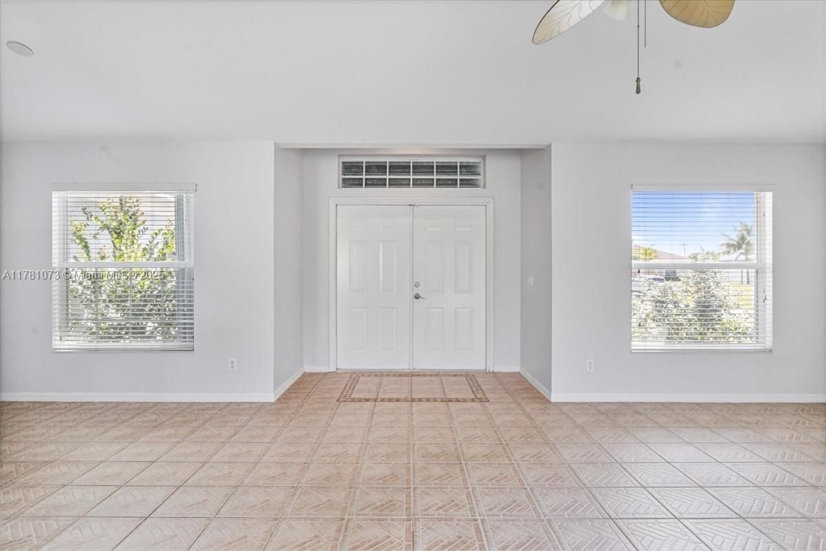Real estate property located at 205 19 Ter, Lee, Cape Coral, Cape Coral, FL
