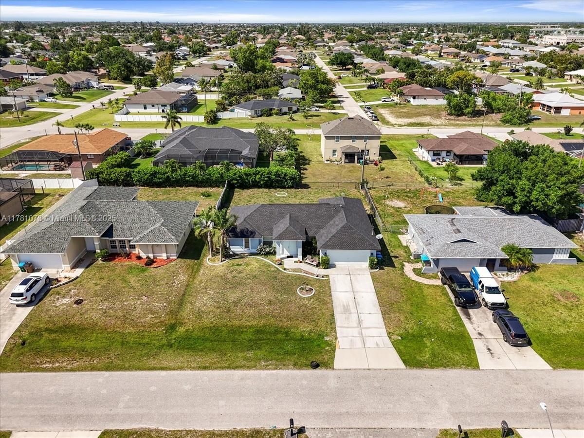 Real estate property located at 205 19 Ter, Lee, Cape Coral, Cape Coral, FL