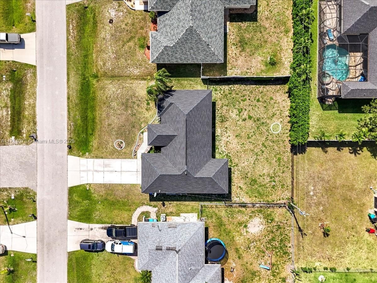 Real estate property located at 205 19 Ter, Lee, Cape Coral, Cape Coral, FL