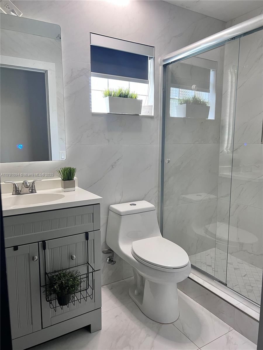 Real estate property located at 1371 Bayview Cir, Broward, Sector 6, Weston, FL