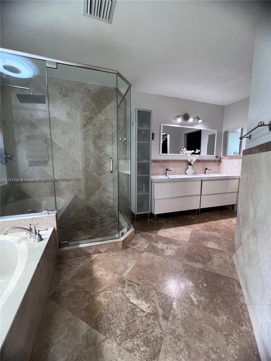 Real estate property located at 1371 Bayview Cir, Broward, Sector 6, Weston, FL