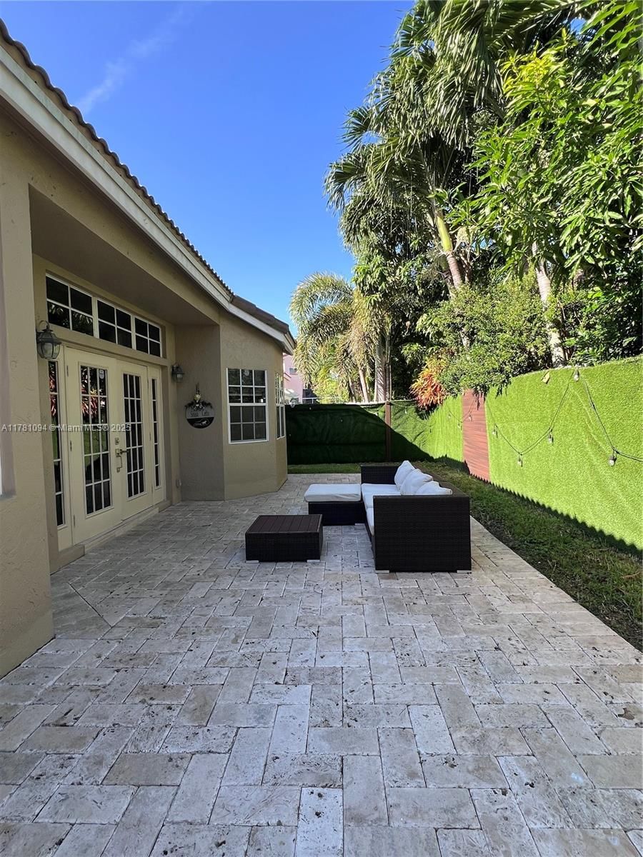 Real estate property located at 1371 Bayview Cir, Broward, Sector 6, Weston, FL