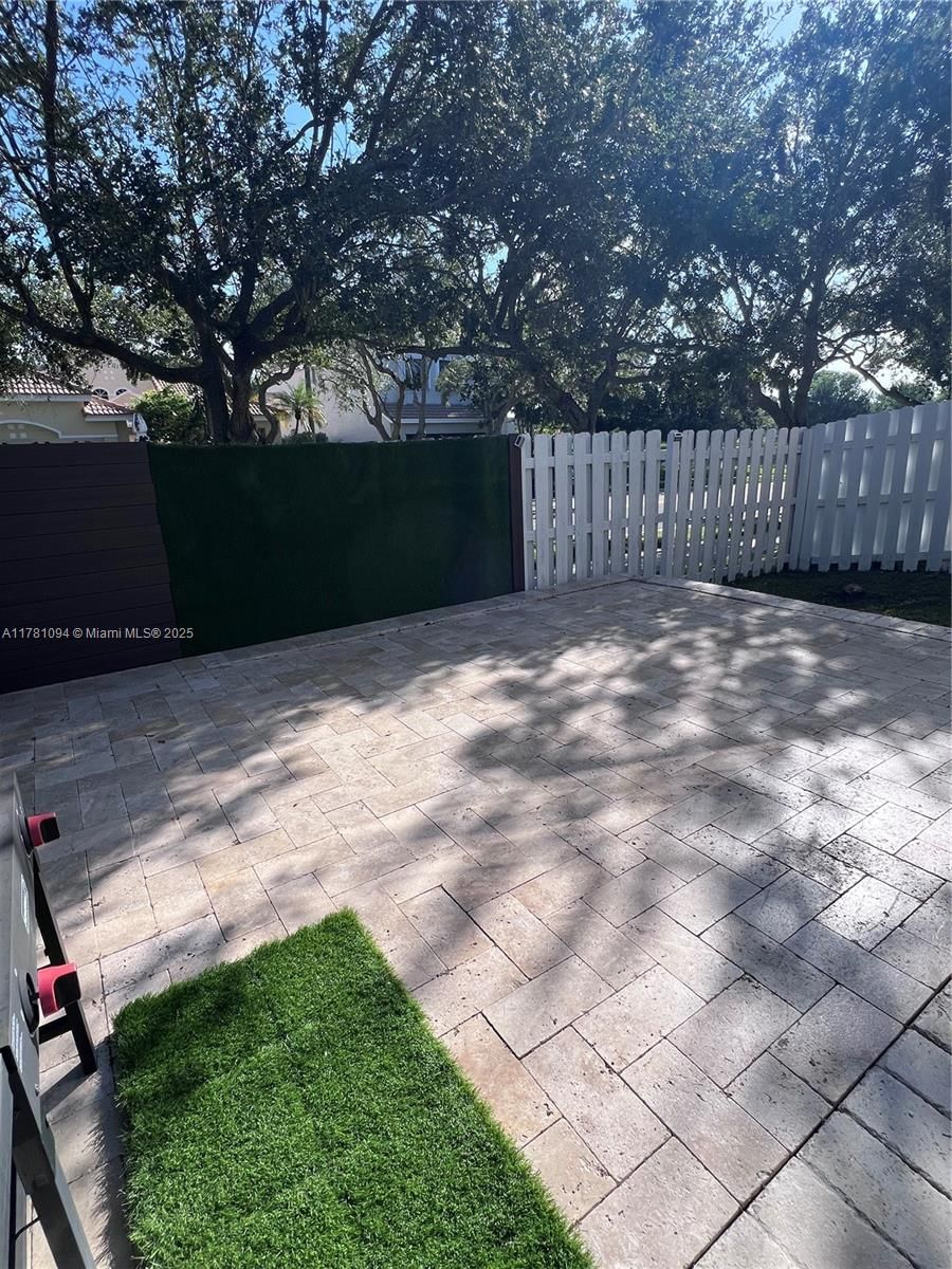 Real estate property located at 1371 Bayview Cir, Broward, Sector 6, Weston, FL