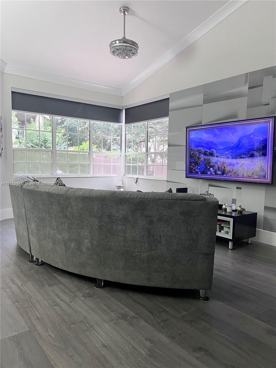 Real estate property located at 1371 Bayview Cir, Broward, Sector 6, Weston, FL