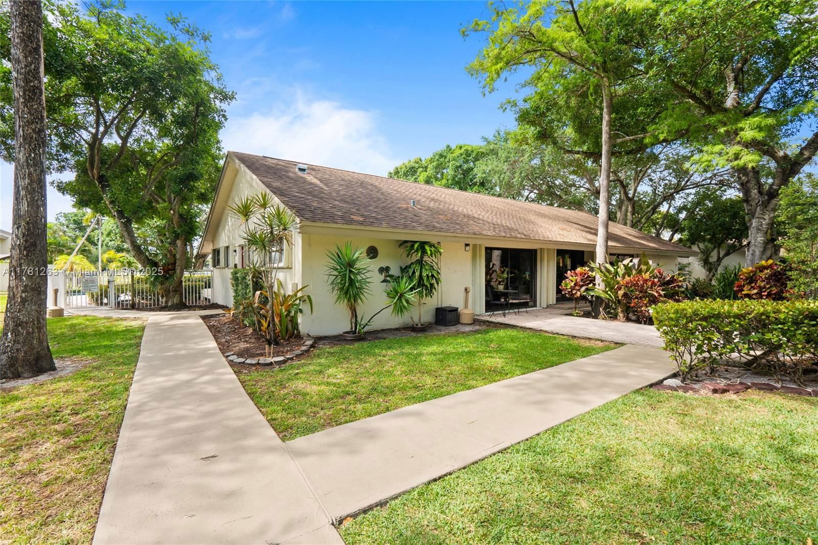 Real estate property located at 3062 Oakland Forest Dr #205, Broward, Pines Of Oakland Forest W, Oakland Park, FL