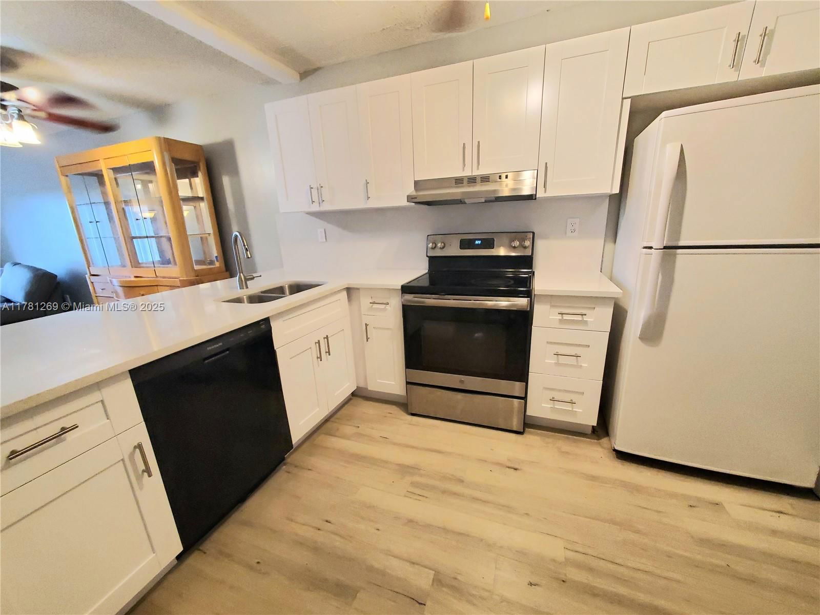 Real estate property located at 16750 10th Ave #326, Miami-dade, New Land Gardens Condo, North Miami Beach, FL