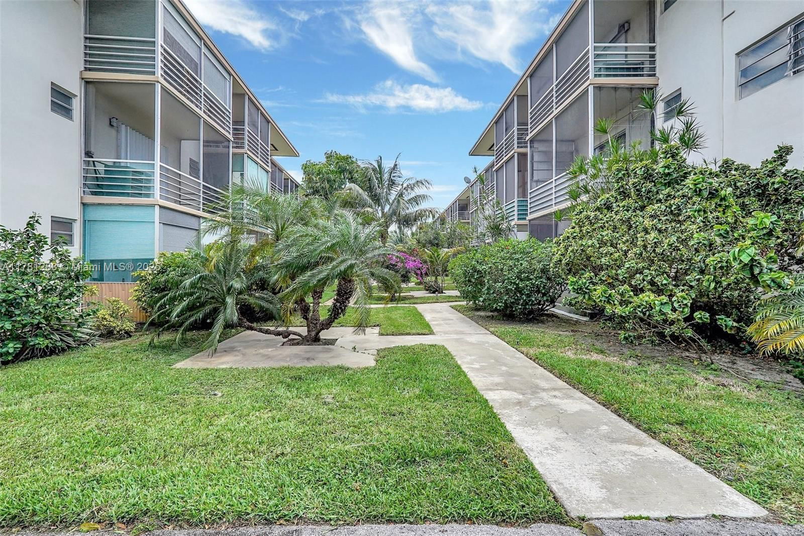 Real estate property located at 16701 13th Ave #309, Miami-dade, Mar-len Gardens No 8 Corp, Miami, FL
