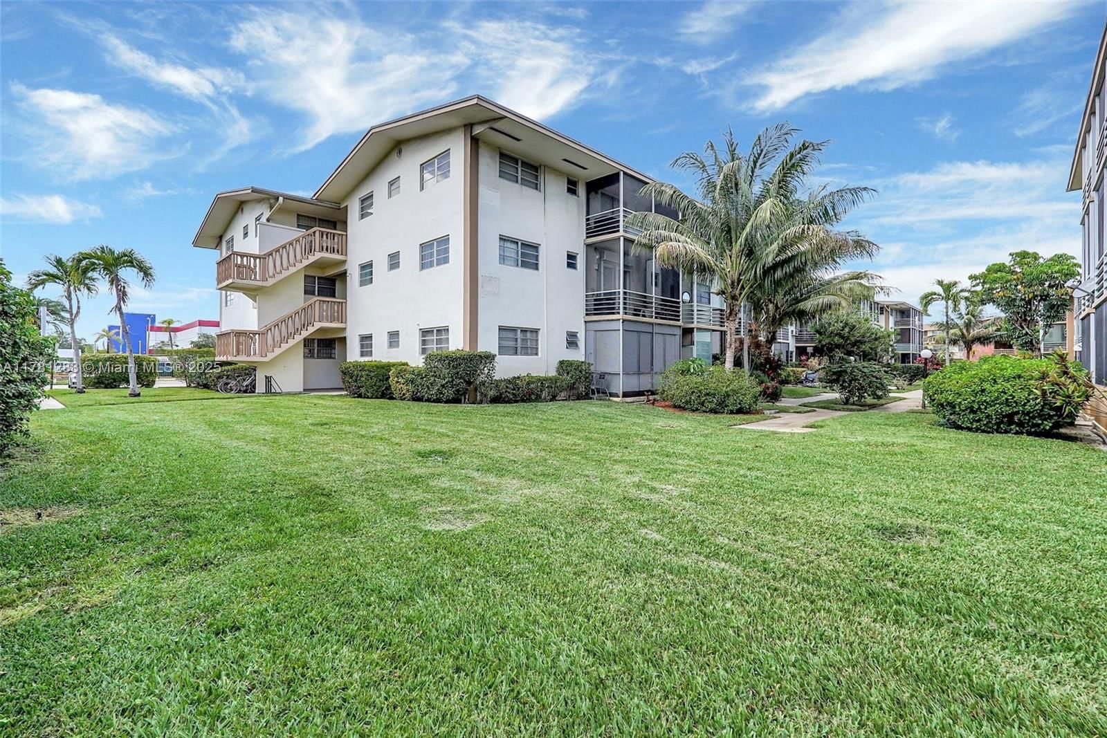 Real estate property located at 16701 13th Ave #309, Miami-dade, Mar-len Gardens No 8 Corp, Miami, FL