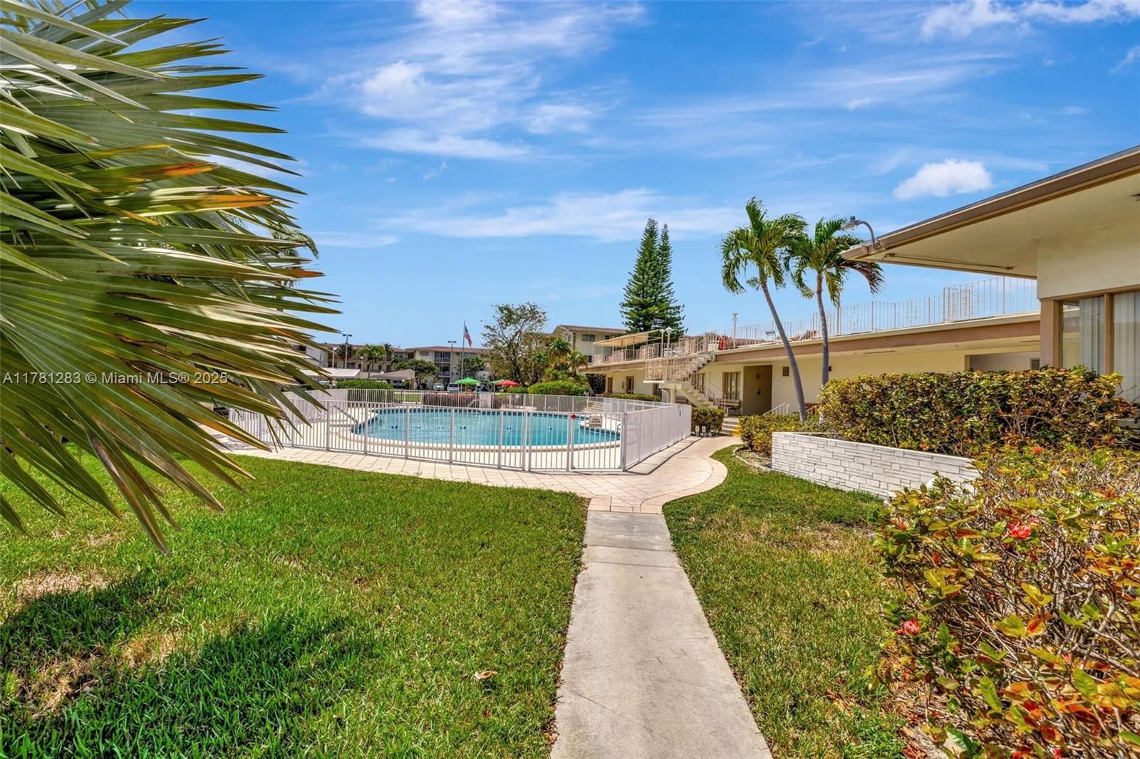 Real estate property located at 16701 13th Ave #309, Miami-dade, Mar-len Gardens No 8 Corp, Miami, FL
