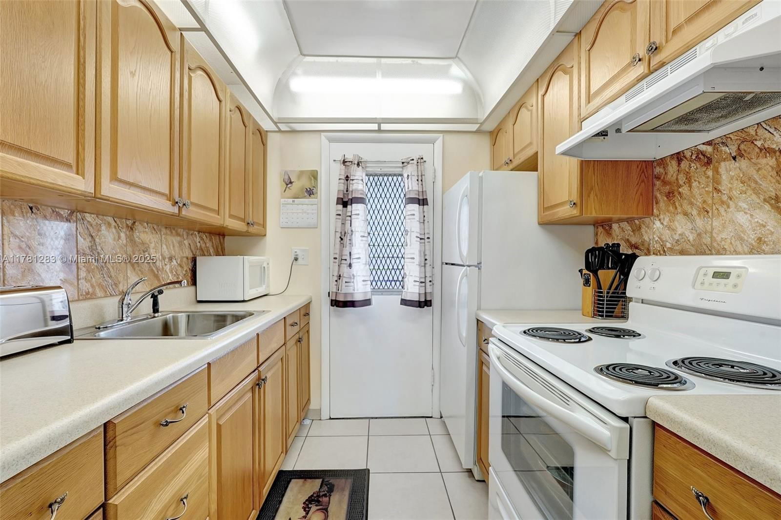 Real estate property located at 16701 13th Ave #309, Miami-dade, Mar-len Gardens No 8 Corp, Miami, FL
