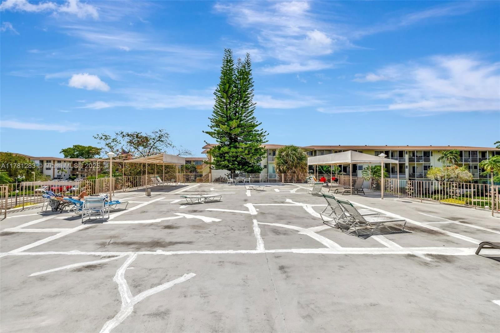 Real estate property located at 16701 13th Ave #309, Miami-dade, Mar-len Gardens No 8 Corp, Miami, FL