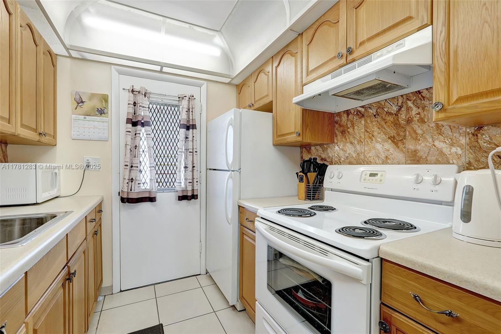 Real estate property located at 16701 13th Ave #309, Miami-dade, Mar-len Gardens No 8 Corp, Miami, FL