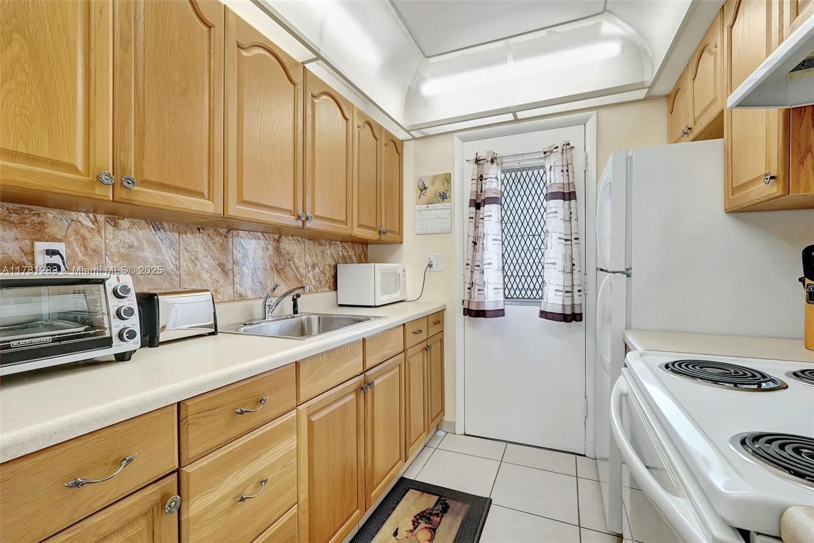 Real estate property located at 16701 13th Ave #309, Miami-dade, Mar-len Gardens No 8 Corp, Miami, FL