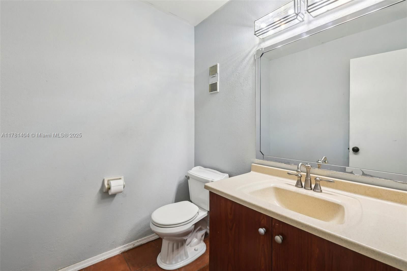 Real estate property located at 6330 24th Ct #106-3, Miami-dade, Lago Grande Condo Six-a, Hialeah, FL