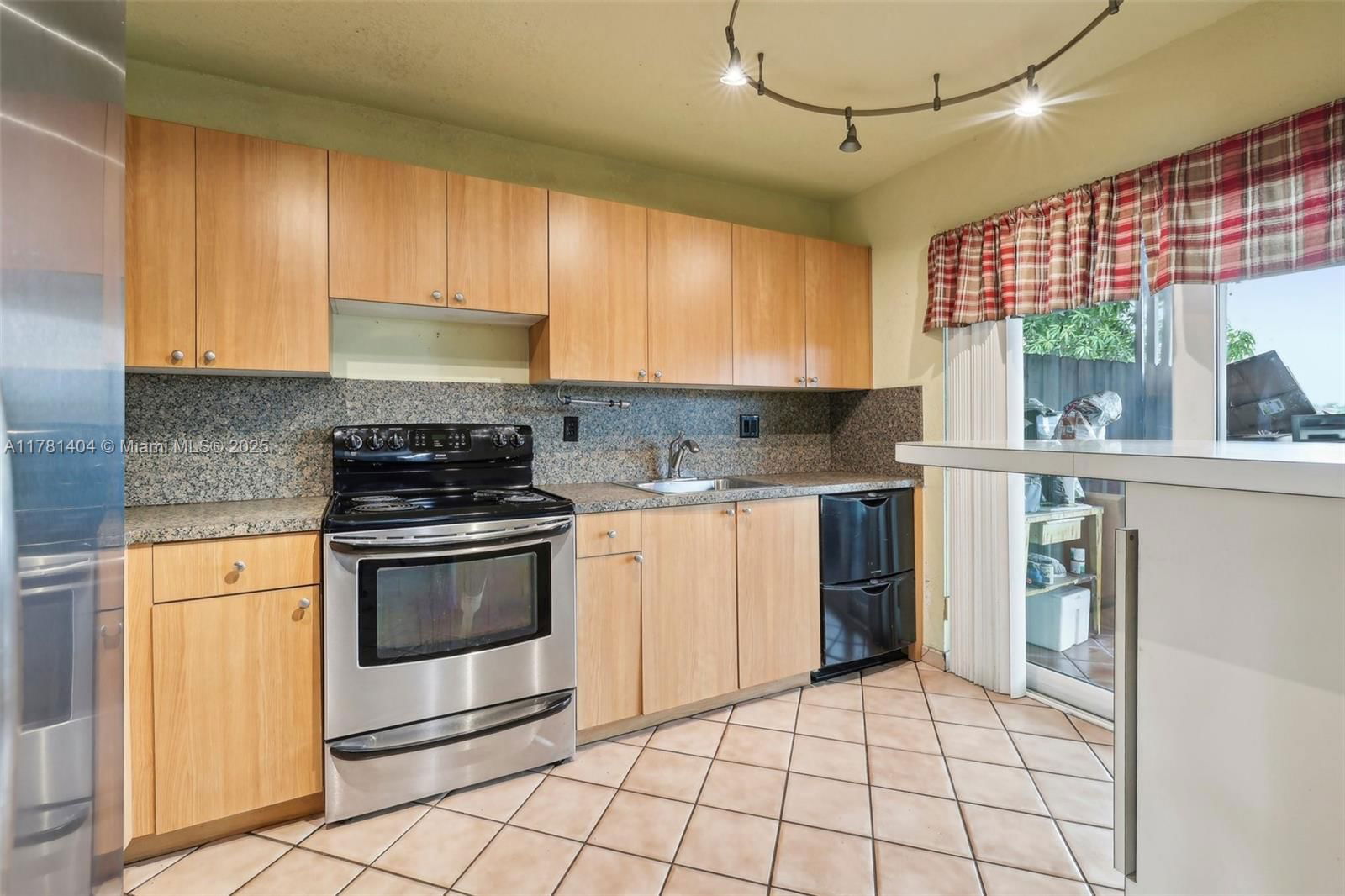 Real estate property located at 6330 24th Ct #106-3, Miami-dade, Lago Grande Condo Six-a, Hialeah, FL