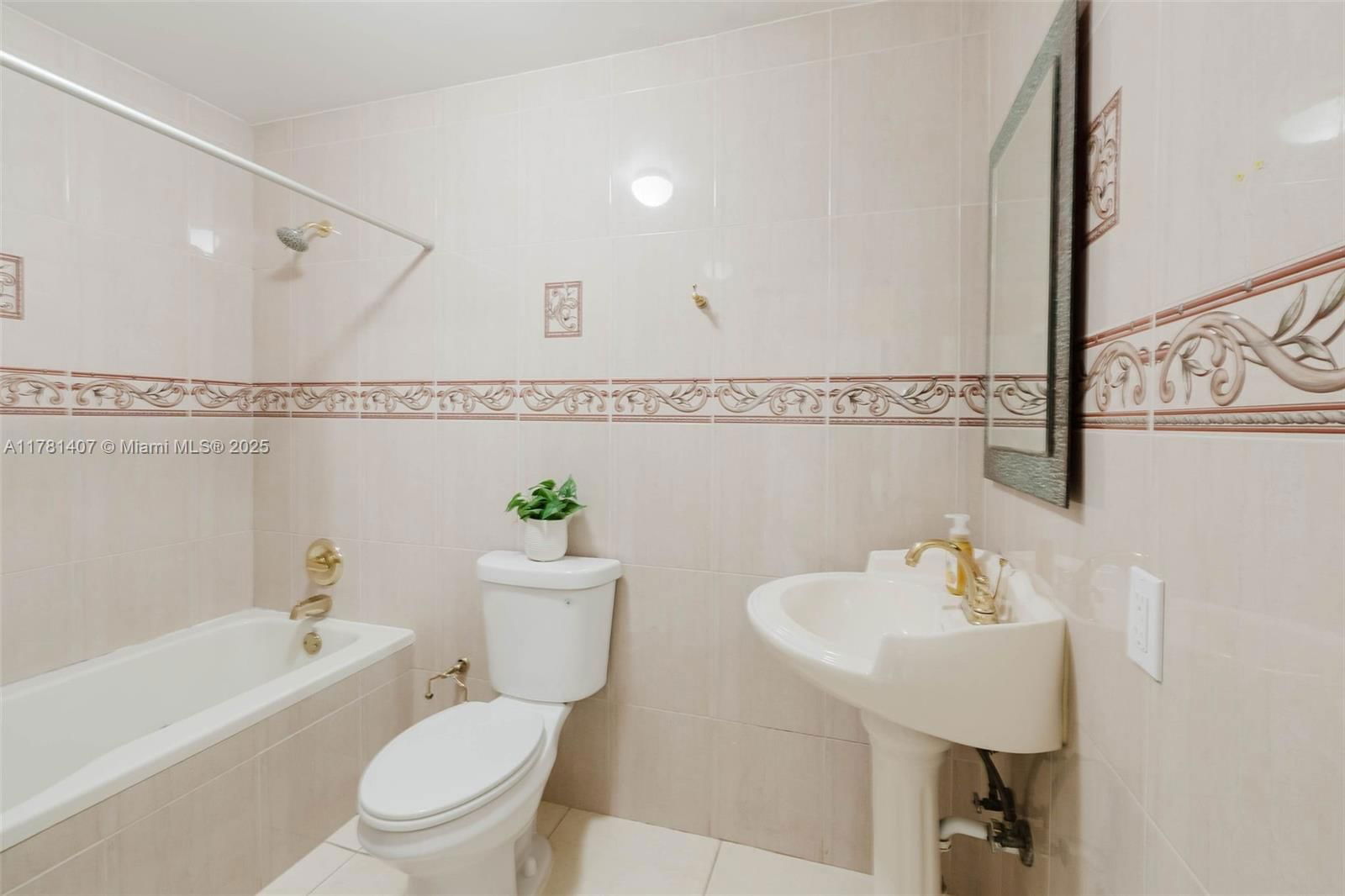 Real estate property located at 8851 119th St #2220-2, Miami-dade, Grand Vista Condo, Hialeah Gardens, FL