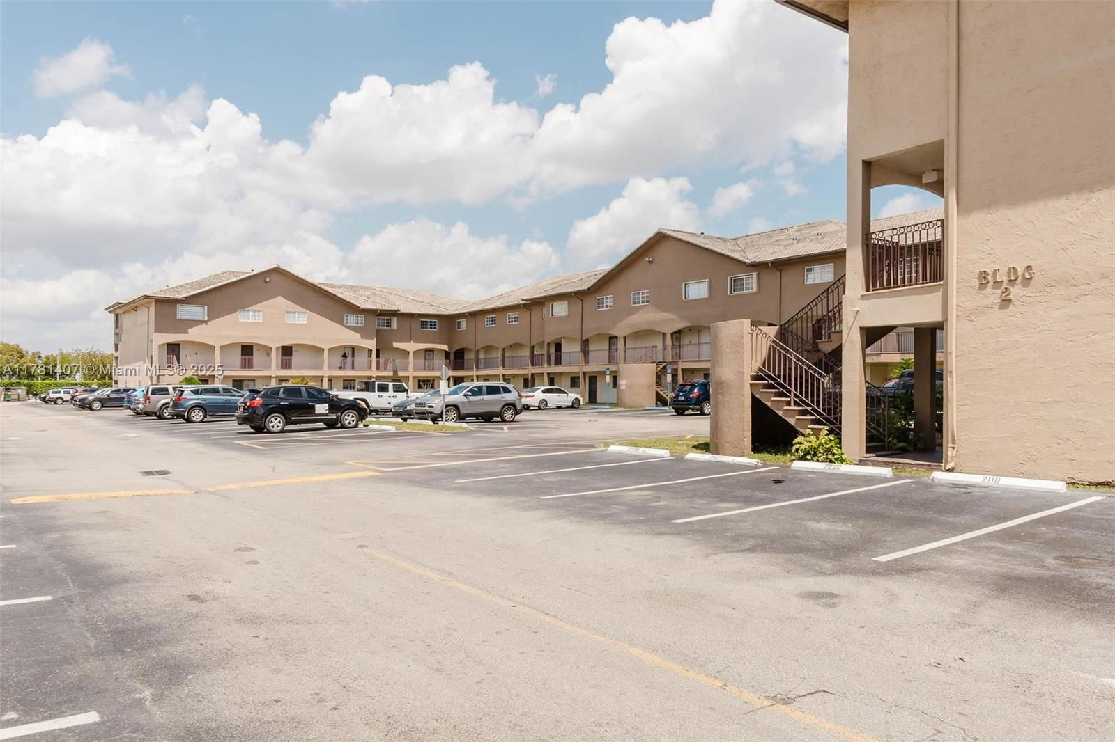 Real estate property located at 8851 119th St #2220-2, Miami-dade, Grand Vista Condo, Hialeah Gardens, FL