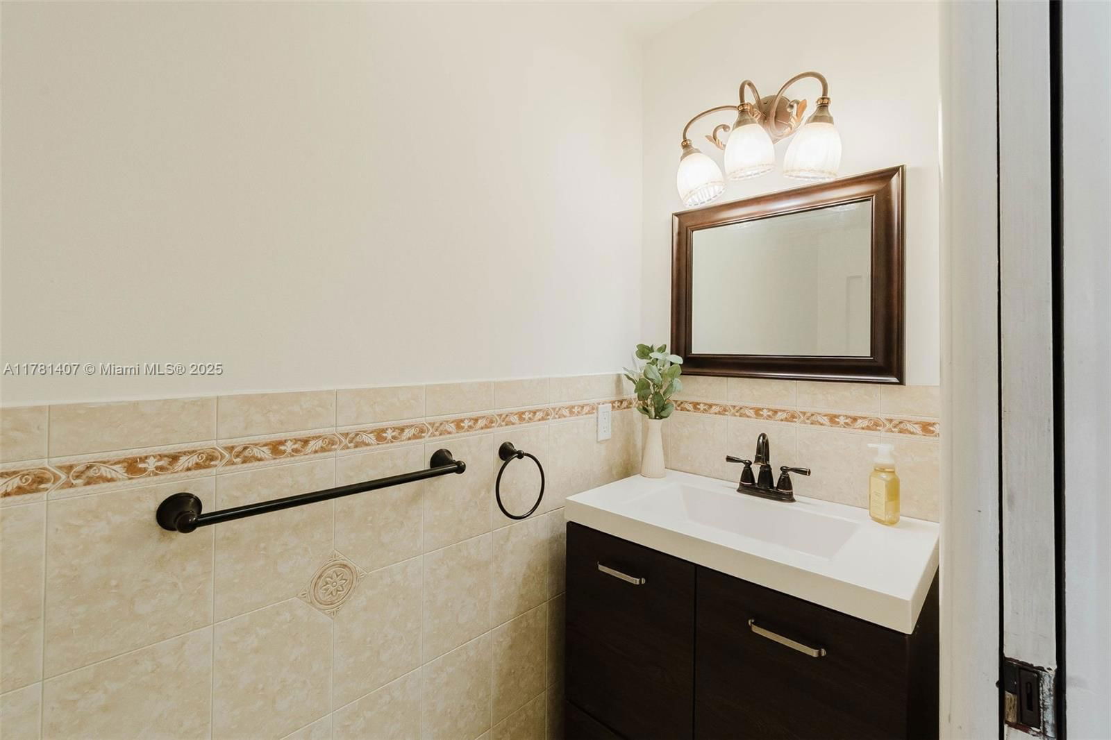 Real estate property located at 8851 119th St #2220-2, Miami-dade, Grand Vista Condo, Hialeah Gardens, FL